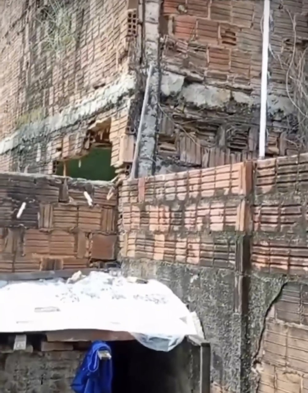 Vídeo impressionante mostra momento em que casa desaba em segundos no RN