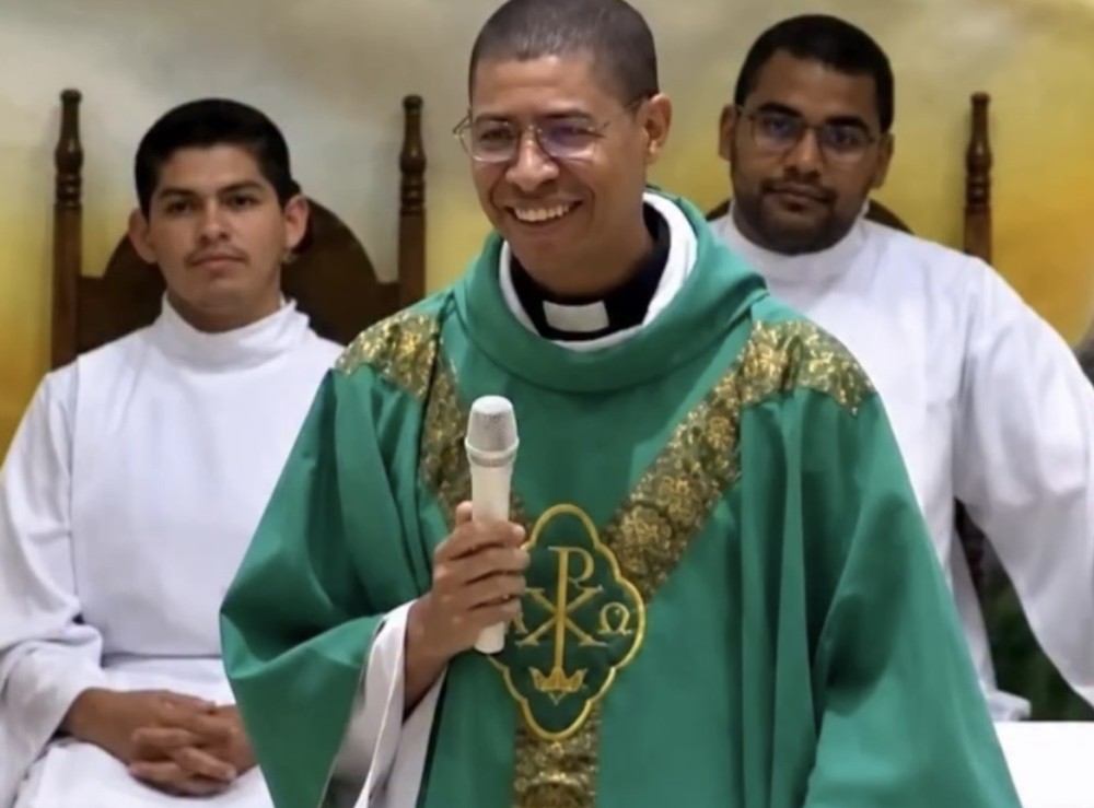 Padre causa polêmica ao dizer que cristãos atuais são cruéis e desumanos