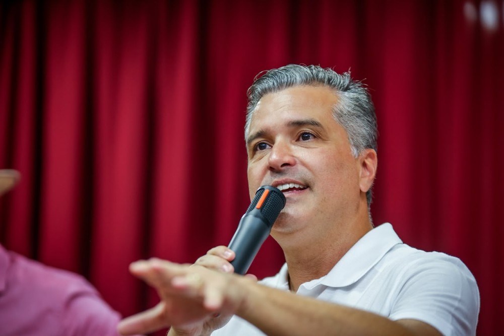 Sancionada lei do Dr. Vinícius que combate preconceito contra o nanismo