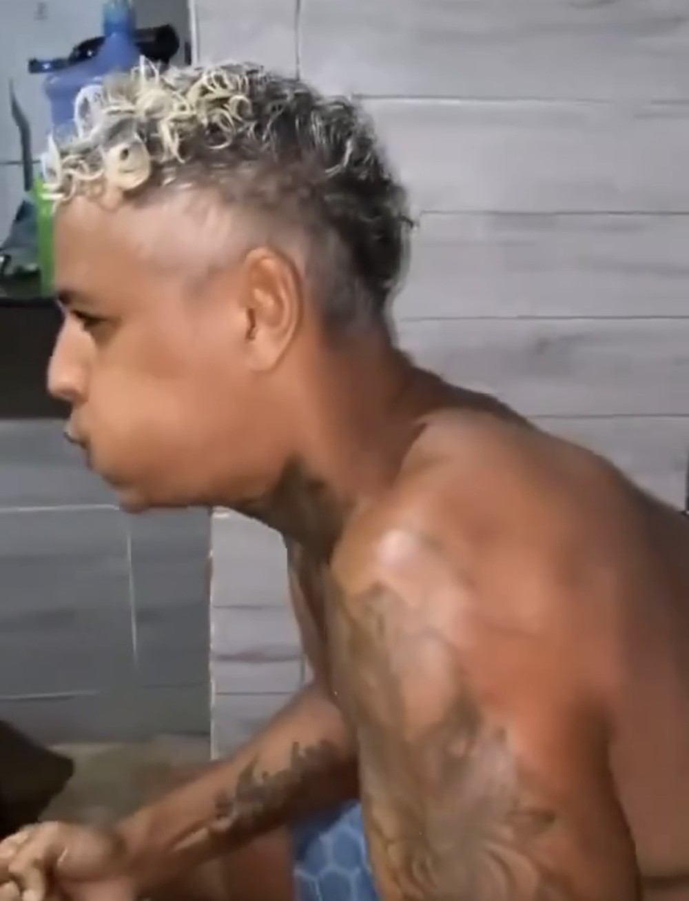 Homem finge 