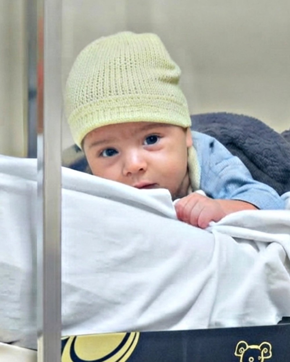 Bebê abandonado em hospital do Equador segue há 4 meses sem receber visitas