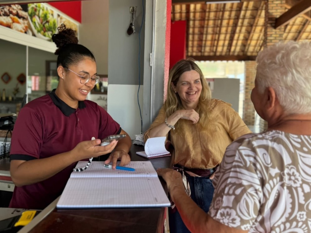 Gracinha Mão Santa visita feirantes e empresários durante agenda em Parnaíba