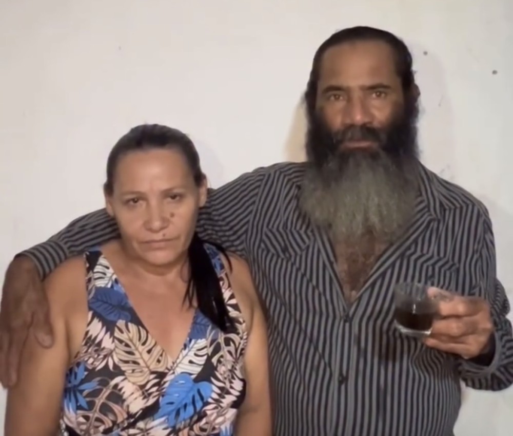 Com 15 filhos, família viraliza ao mostrar ordem de nascimento dos irmãos