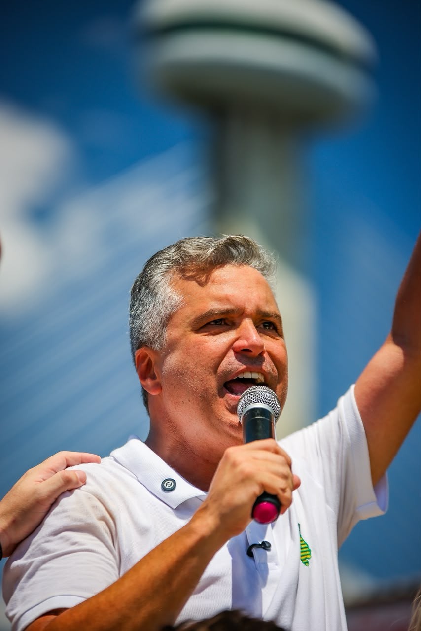 Dr. Vinicius lança campanha à reeleição com grande adesivaço em Teresina