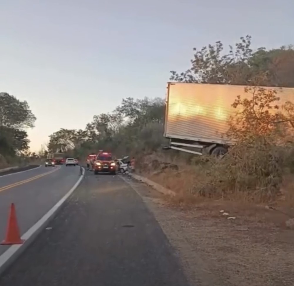 Tragédia na BR-343 em Amarante deixa um motorista morto após colisão