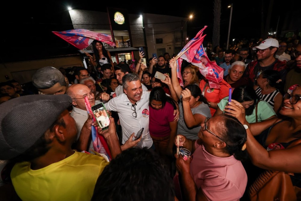 Dr. Vinicius reúne multidão em grande encontro na Praça Cultural do Dirceu