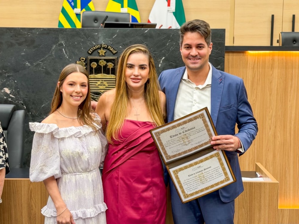 Bárbara do Firmino entrega Título de Cidadania ao empresário Fabiano Funari
