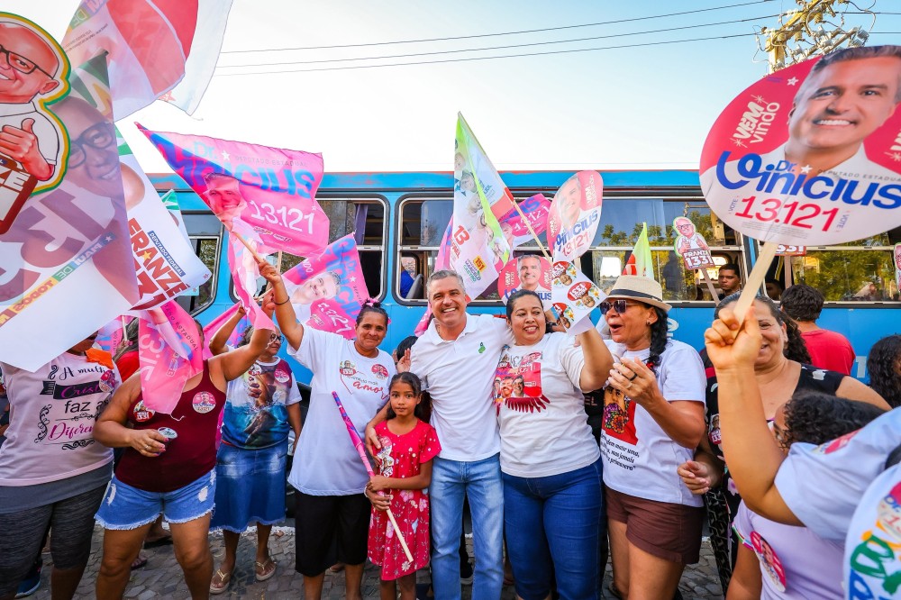 Dr. Vinicius reúne lideranças em caminhada na Vila Irmã Dulce, na zona Sul