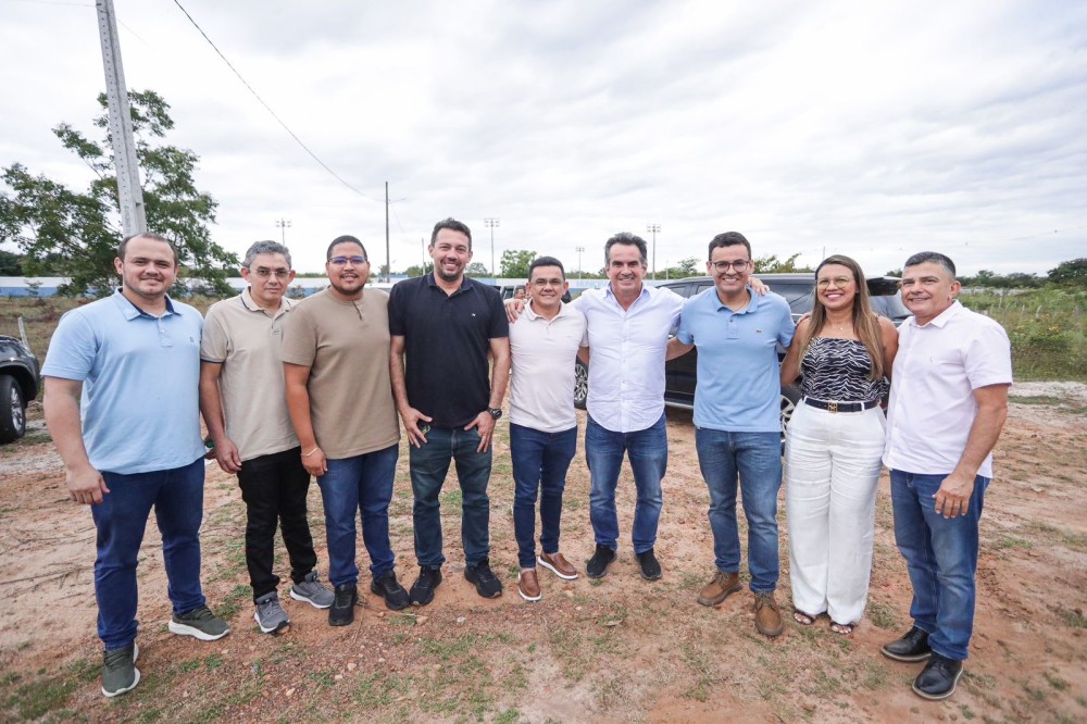Ciro Nogueira consolida apoios de situação e oposição durante agenda no litoral do Piauí