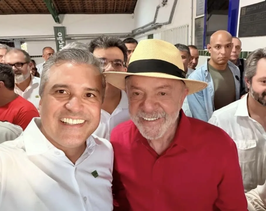 Dr. Vinícius participa de grande encontro com o presidente Lula em Teresina