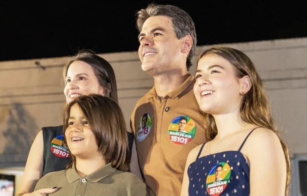 Severo Eulálio reúne amigos e ganha força na reta final da campanha