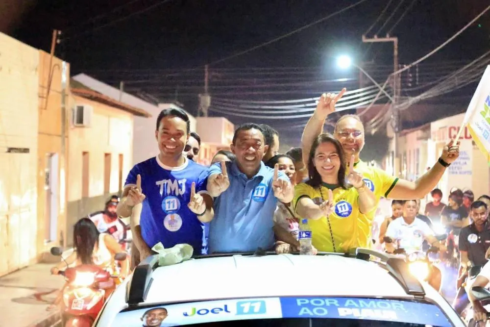 Joel percorre Floriano em grande motociata: “caminhão de votos no 11”