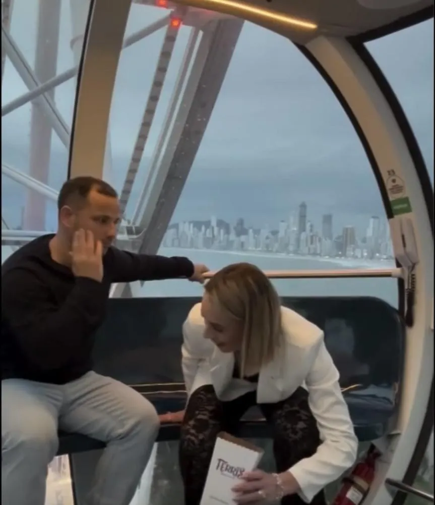 Medo de altura transforma passeio em roda-gigante em teste de coragem