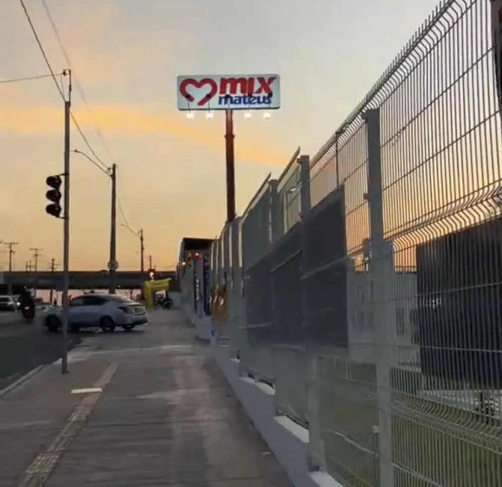 Obras de grande rede de supermercado geram revolta e ruas danificadas na zona Sul