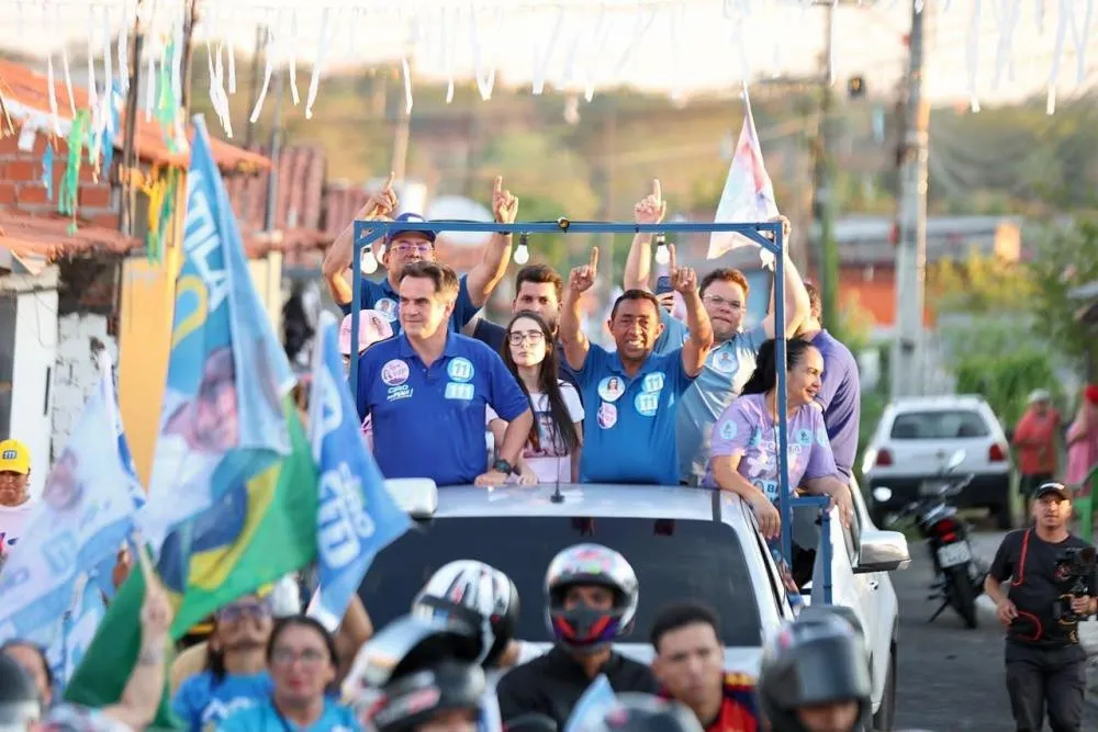 Joel Rodrigues e Ciro Nogueira reúnem apoiadores em mega carreata no Dirceu