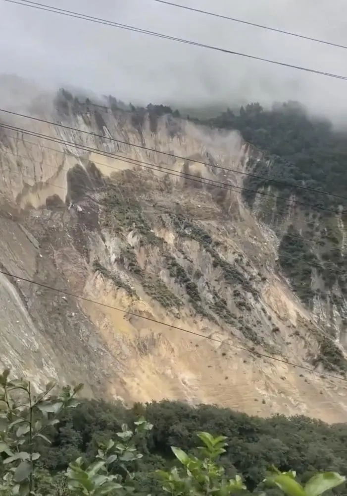 Montanha desaba no Nepal em meio a temporais que já deixam 24 mortos