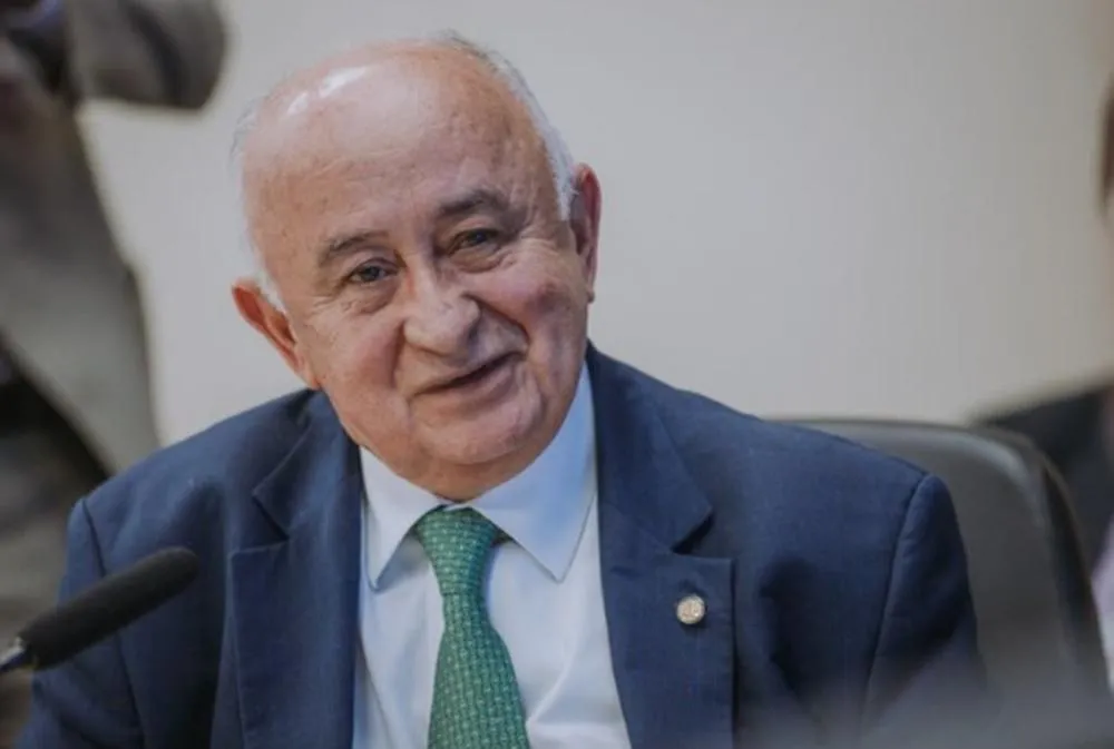 Júlio César propõe pacto nacional para crianças neurodivergentes