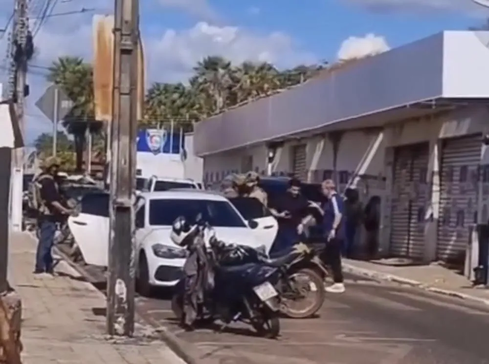 Polícia Federal prende suspeitos após ação em banco em José de Freitas