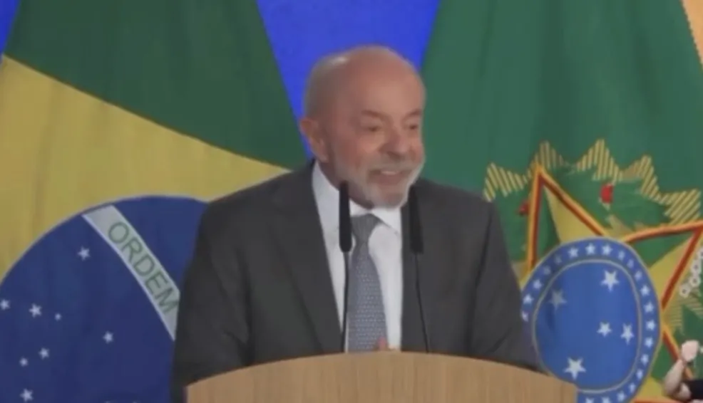 PL muda postura sobre escala 6x1 e gera debate nas redes sociais