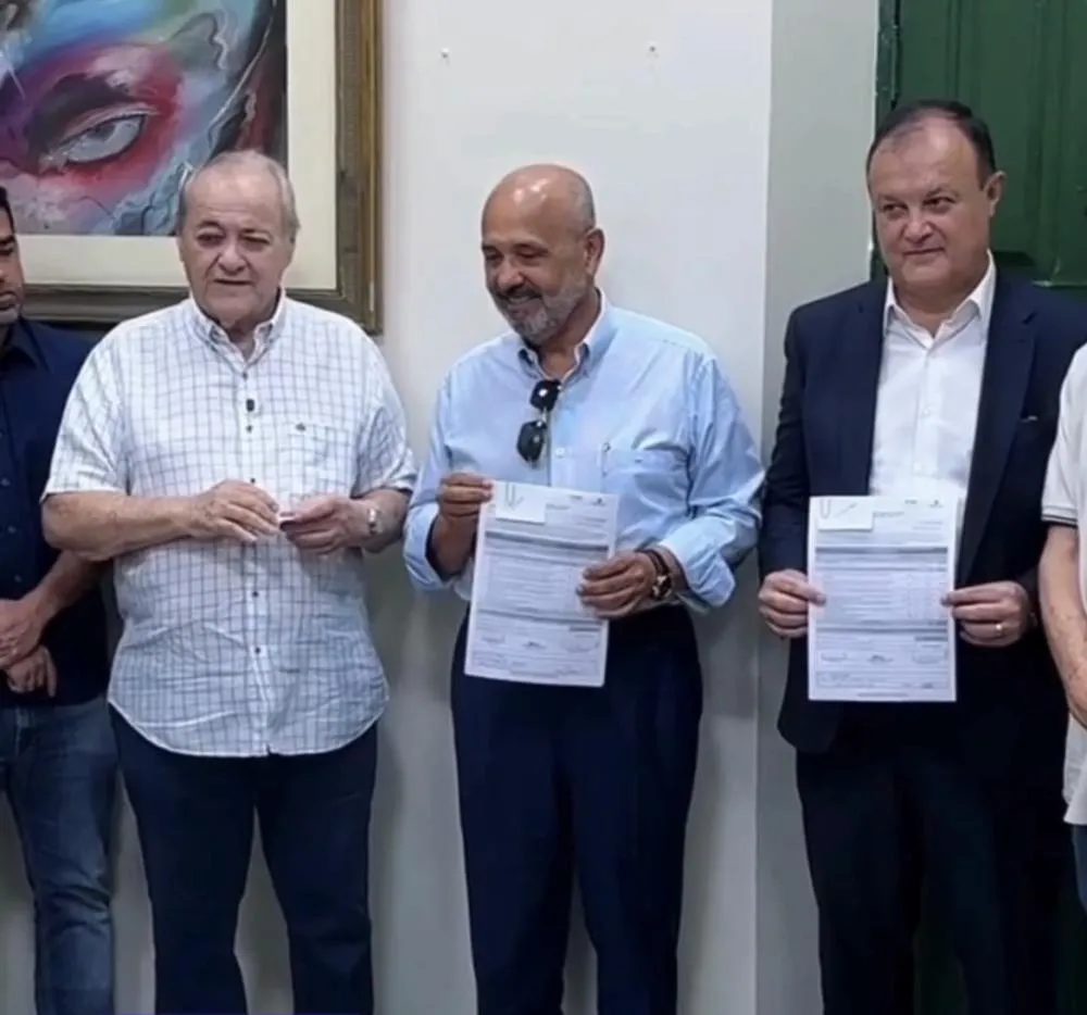 Sílvio Mendes assina contratos e fixa prazo de duas semanas para início dos serviços