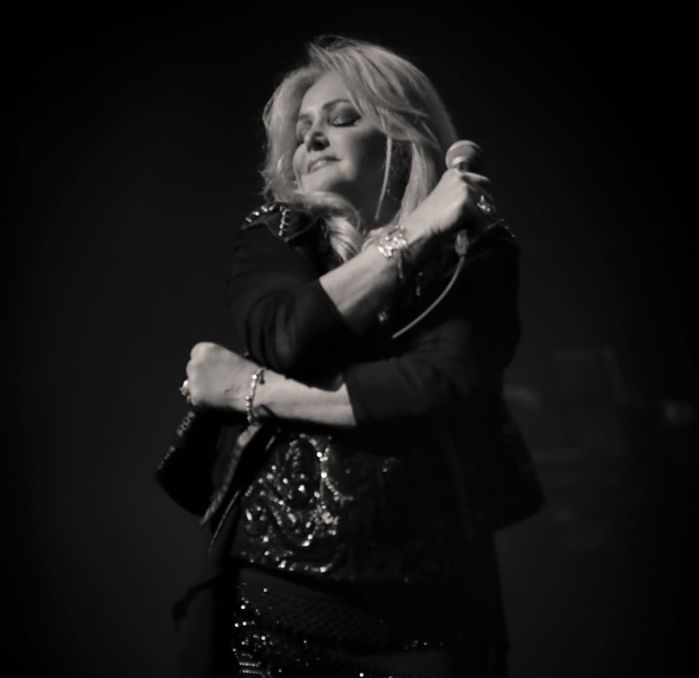 Luto na música: Cantora Bonnie Tyler morre aos 75 anos em Portugal