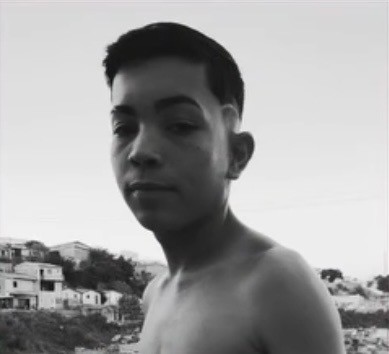 Adolescente de 15 anos morre após colidir moto contra poste em Picos