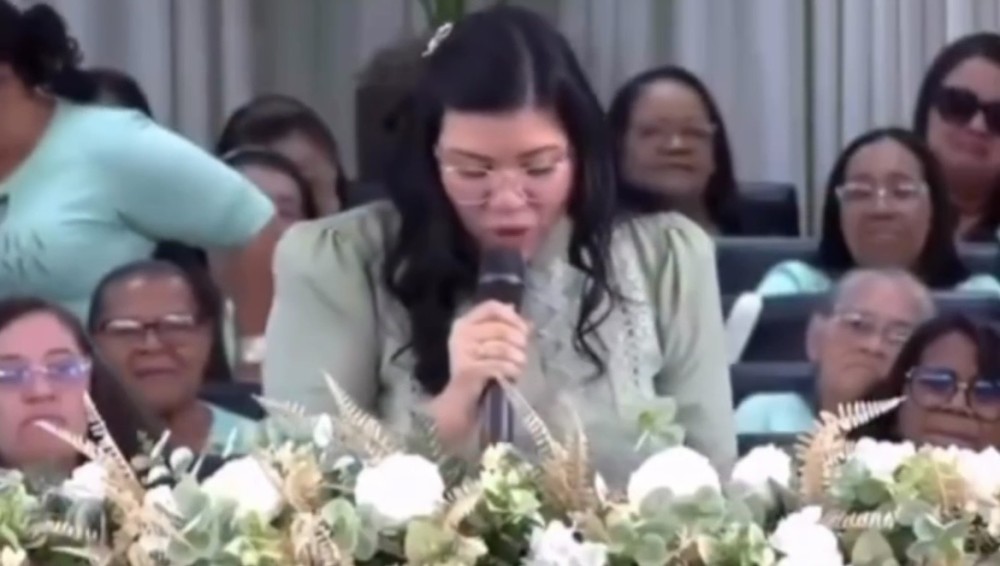 Pregadora critica líderes religiosos que usam fiéis como 