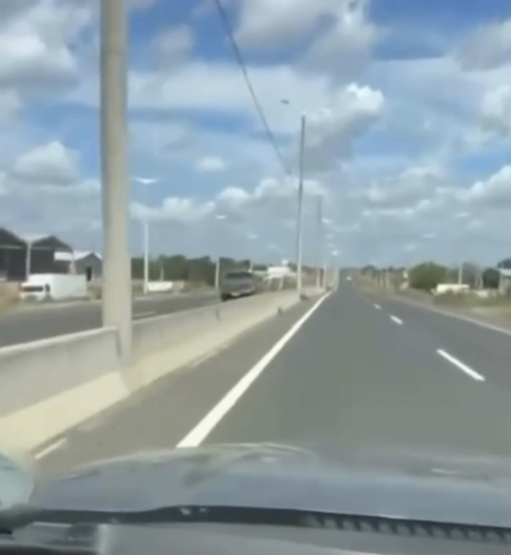 Hilux na contramão da BR-316 na zona Sul de Teresina assusta motoristas