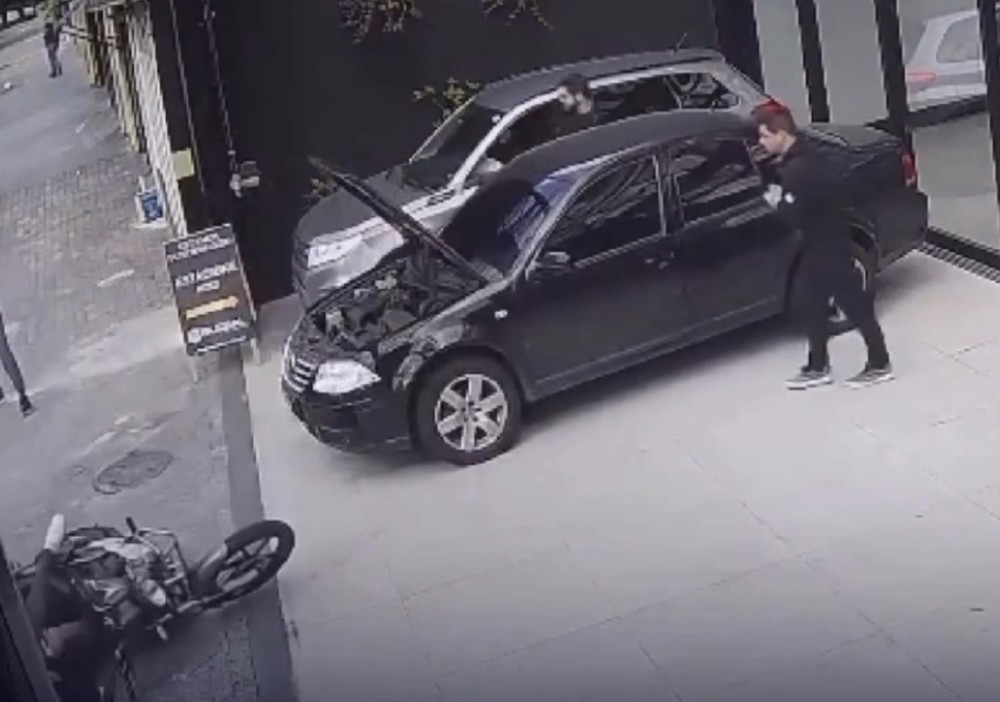 Dupla de moto faz falso assalto como pegadinha e um acaba morto